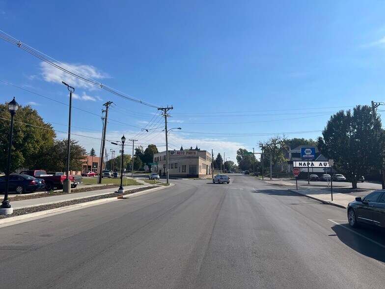 More Photos Of 408 E Washington St, Frankfort Freestanding For Sale