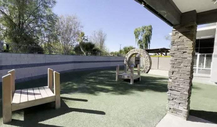 More Photos Of 8028 W Thunderbird Rd, Peoria Veterinarian Kennel For Lease