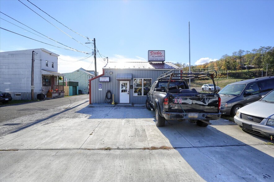 More Photos Of 40 N 4th St, Saint Clair Auto Dealership For Sale