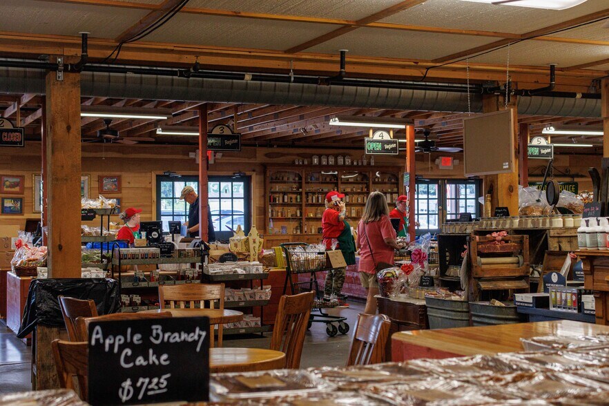 More Photos Of 63 Talona Spur Rd, Ellijay Freestanding For Sale