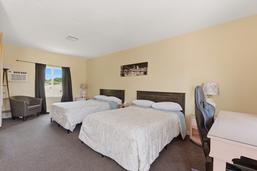 More Photos Of 320 N Federal Hwy, Lake Worth Hotel For Sale