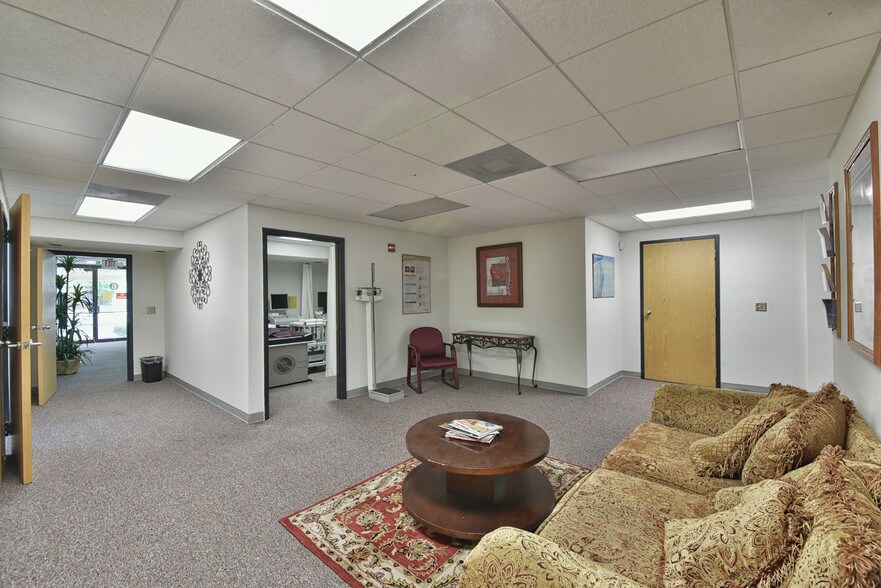 More Photos Of 1805 SE Lake Weir Ave, Ocala Medical For Sale