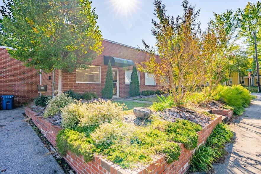 More Photos Of 902-904 Cleveland St, Durham Flex For Lease