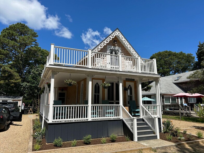 More Photos Of 9 Brunswick Ave, Vineyard Haven Specialty For Sale