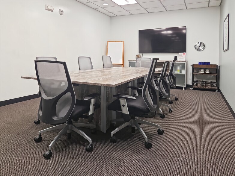 More Photos Of 6701 Koll Center Pky, Pleasanton Coworking Space