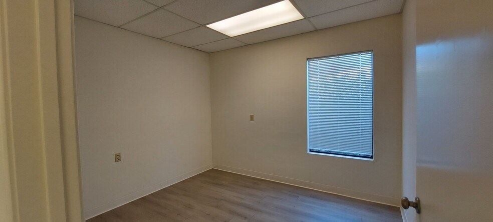 More Photos Of 367 Del Norte Ave, Yuba City Office For Lease