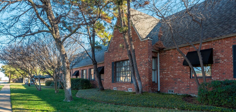 More Photos Of 230 N Park Blvd, Grapevine Medical For Lease