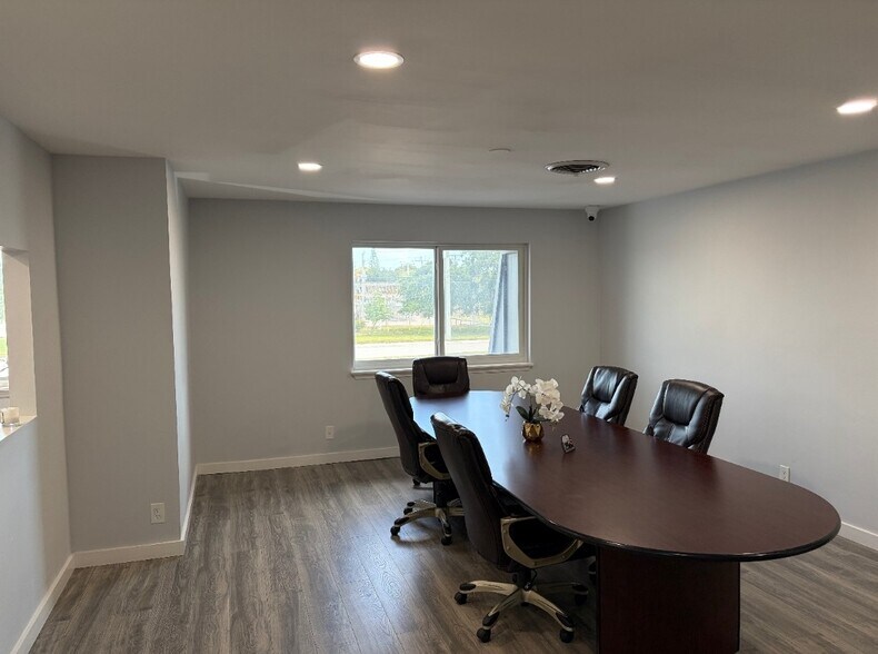 More Photos Of 742-750 W McNab Rd, Fort Lauderdale Showroom For Sale