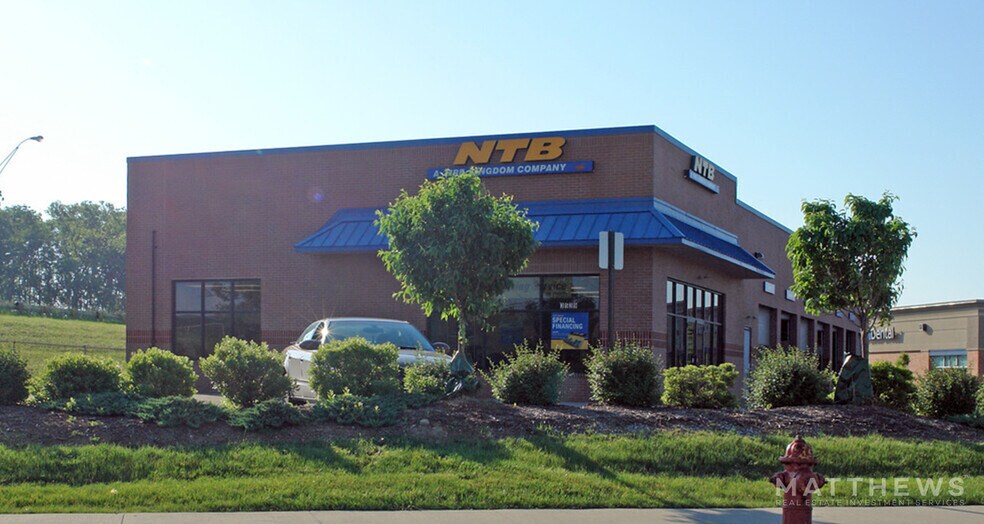 Primary Photo Of 3539 Hudson Dr, Stow Auto Repair For Sale