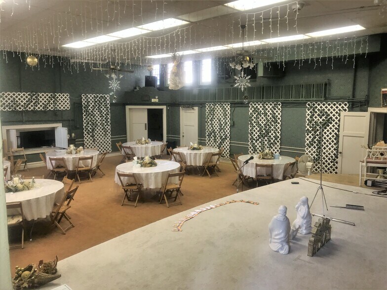 More Photos Of 329 E Moody Ave, New Castle Religious Facility For Sale