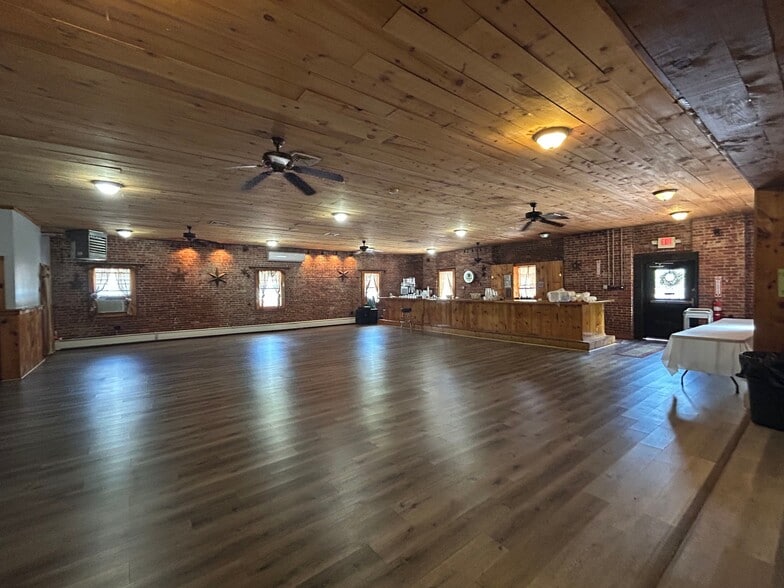 More Photos Of 337 Peacock St, Pottsville General Retail For Sale