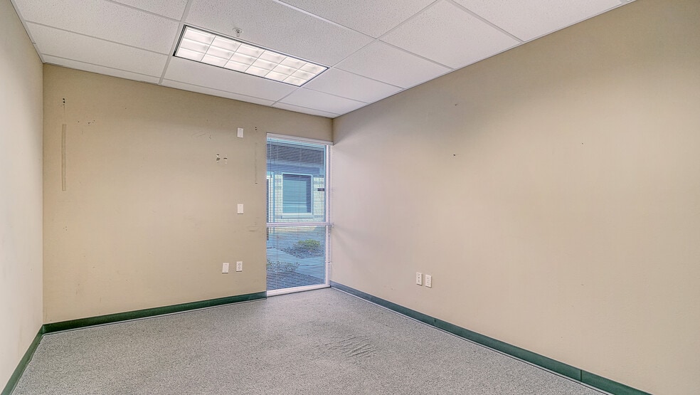 More Photos Of 7316-7320 Delainey Ct E, Sarasota Office Residential For Sale