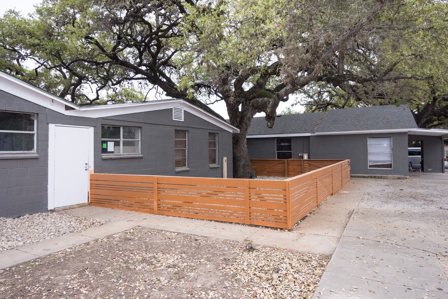 More Photos Of 719 San Antonio St, Pleasanton Apartments For Sale