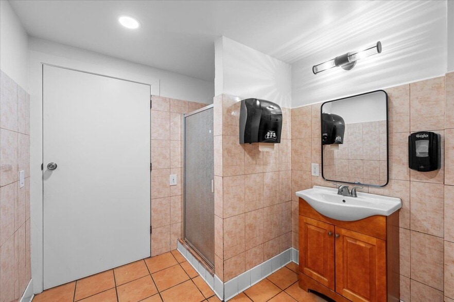 More Photos Of 3814 W 139th St, Hawthorne Warehouse For Sale