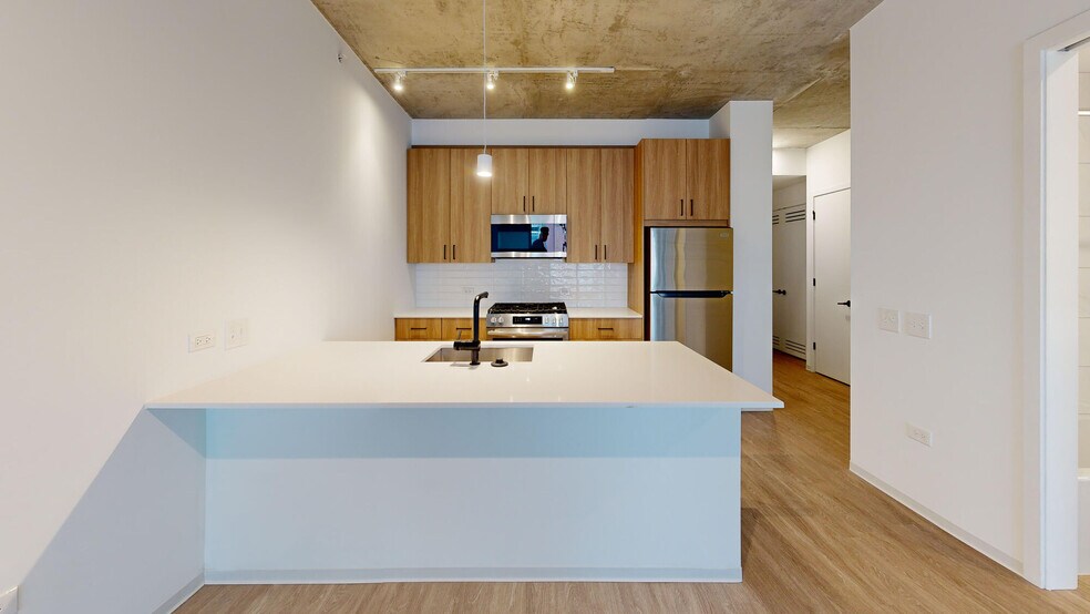 More Photos Of 1717 S Michigan Ave, Chicago Apartments For Lease