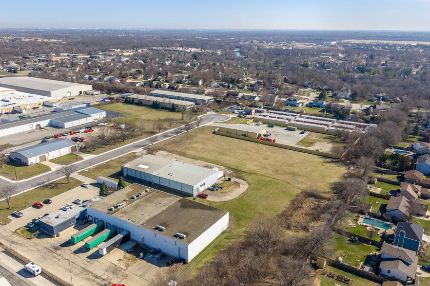 More Photos Of 1005 Geneva St, Shorewood Warehouse For Lease