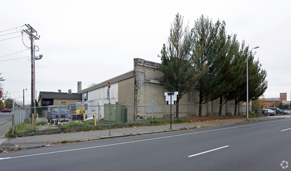 Primary Photo Of 31-43 Wordin Ave, Bridgeport Warehouse For Sale