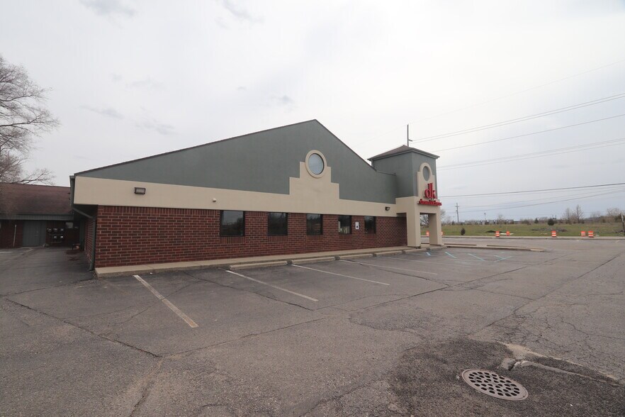 More Photos Of 5841 Whitmore Lake Rd, Brighton Office For Lease