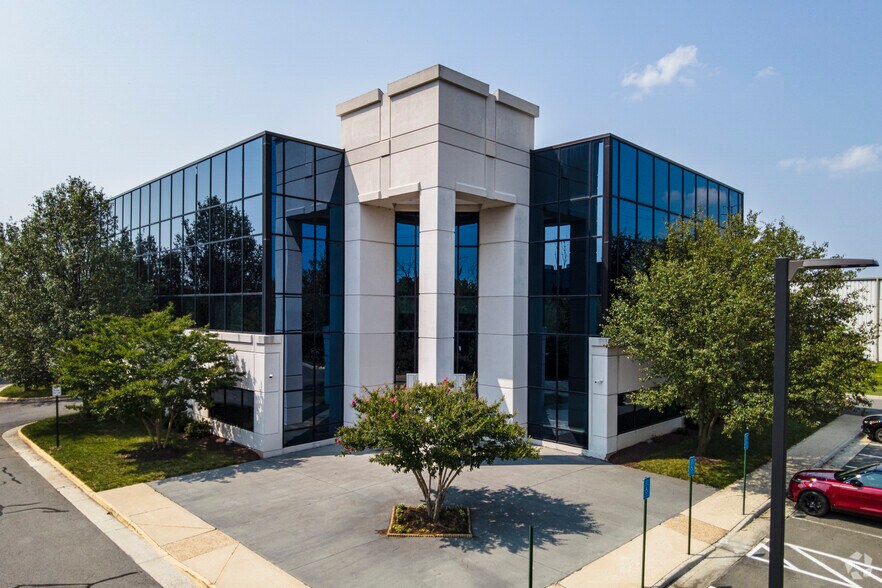 More Photos Of 4511 Singer Ct, Chantilly Office For Lease
