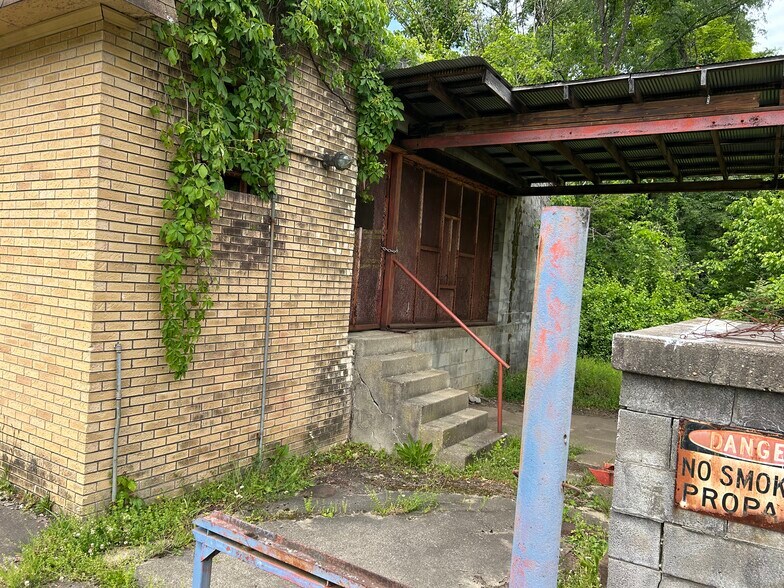 More Photos Of 212 Flint St, Clarksburg Service For Sale