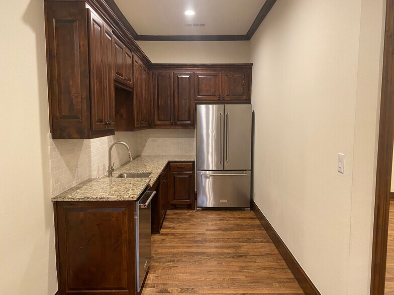 More Photos Of 16410 Addison Rd, Addison Office For Lease