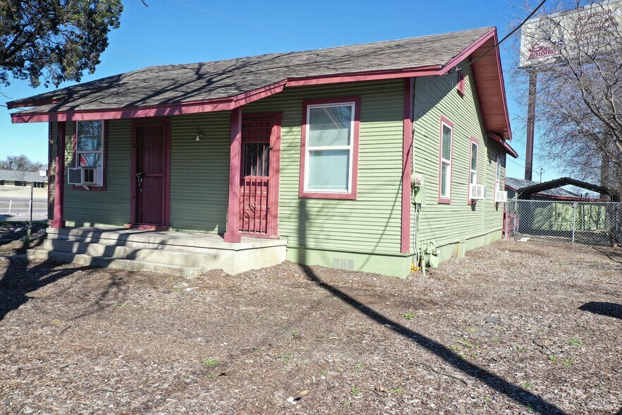 More Photos Of 5310 Interstate Highway 35 S, San Antonio Schools For Sale