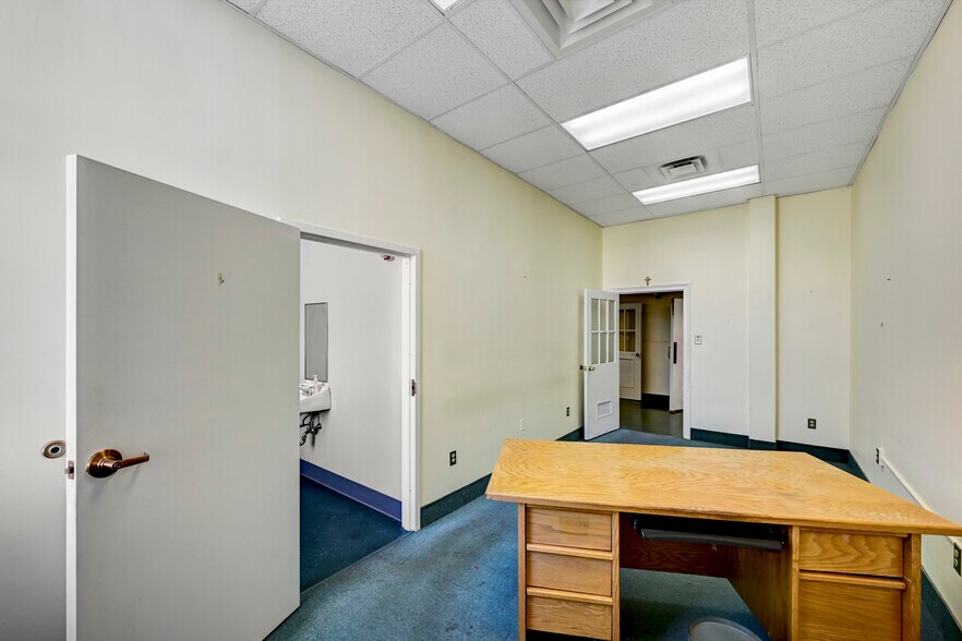 More Photos Of 301 Delaware Ave, Olyphant Office For Sale