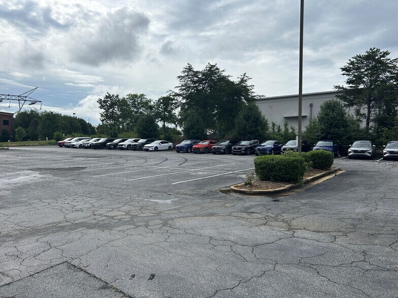More Photos Of 3370 Venture Pky, Duluth Restaurant For Lease