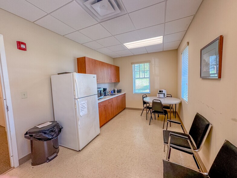 More Photos Of 2550 Hamilton Mill Rd, Buford Office For Lease