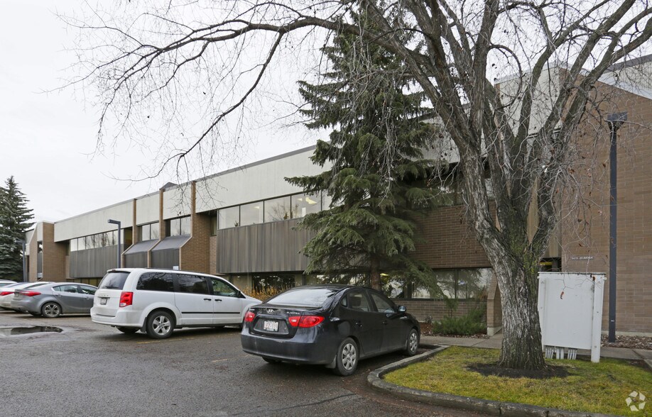 More Photos Of 9403 20 Av NW, Edmonton Office For Sale