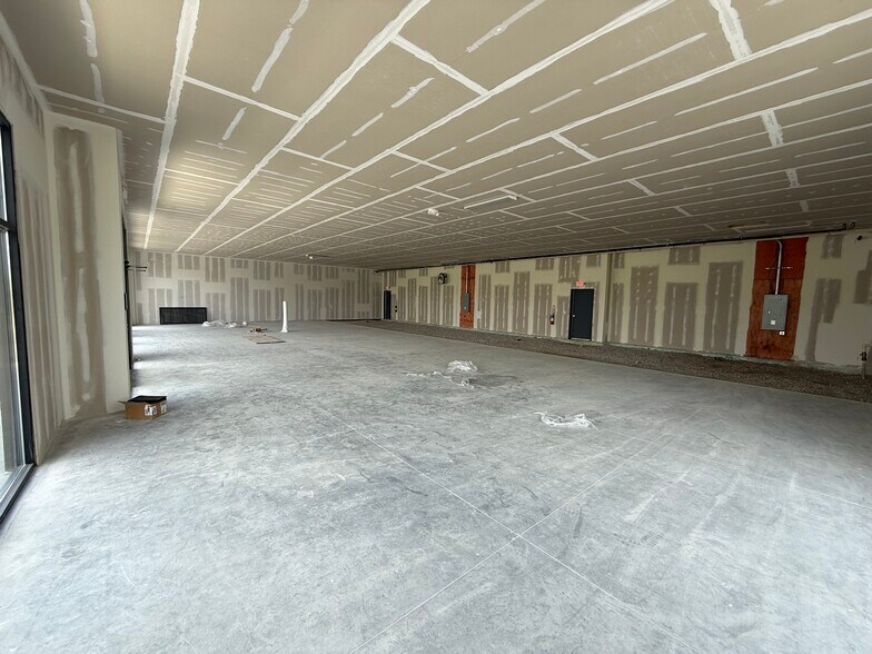 More Photos Of 7953 Highfield Dr, Lewis Center Storefront For Lease