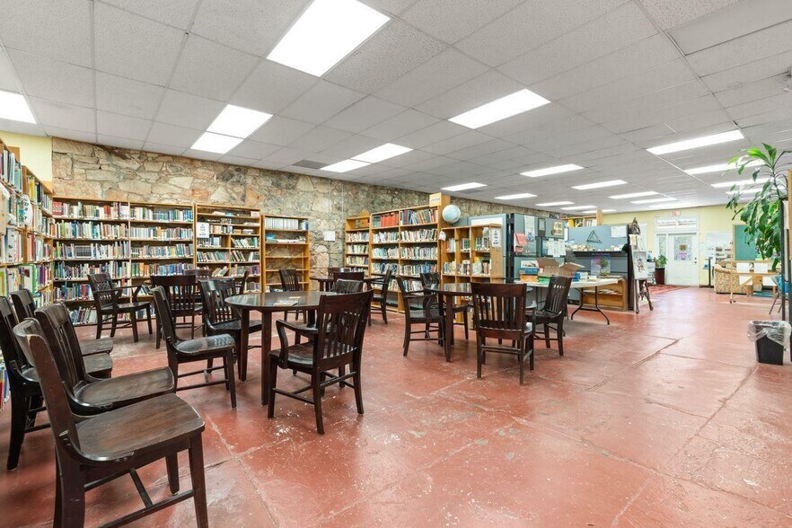 More Photos Of 217 W Jackson St, Ione Storefront Retail Office For Sale