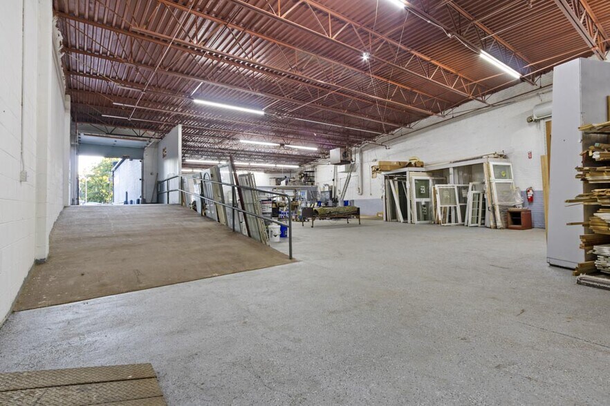 More Photos Of 223 Fearing Blvd, Toledo Freestanding For Lease