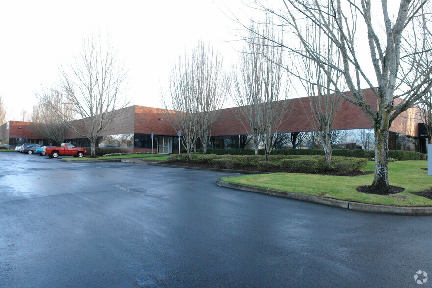 More Photos Of 9500-9560 SW Nimbus Ave, Beaverton Flex For Lease