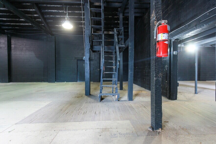 More Photos Of 36 Walnut St, Thurmont Warehouse For Lease