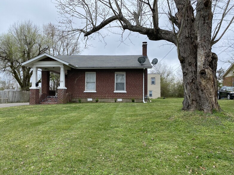 More Photos Of 212 W End Ave, Dickson Apartments For Sale