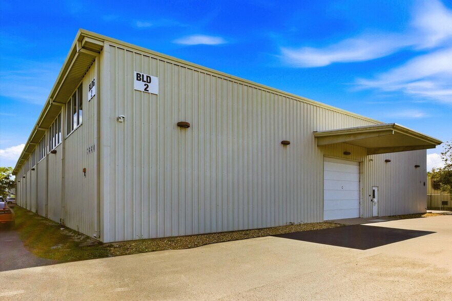 More Photos Of 3660 Arnold Ave, Naples Distribution For Lease