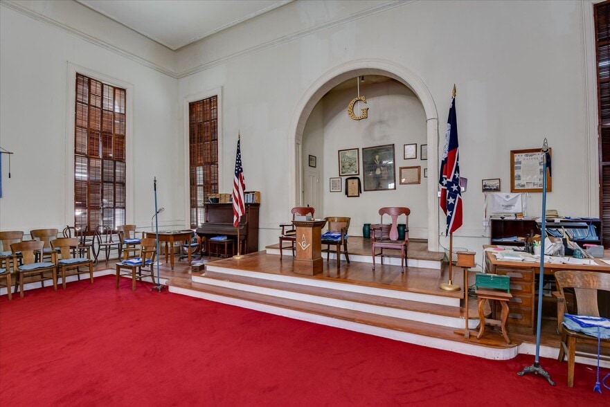 More Photos Of 205 E Liberty St, Washington Religious Facility For Sale