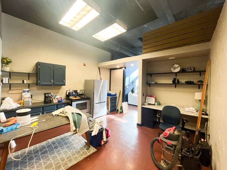 More Photos Of 509 W Olive St, Springfield General Retail For Sale