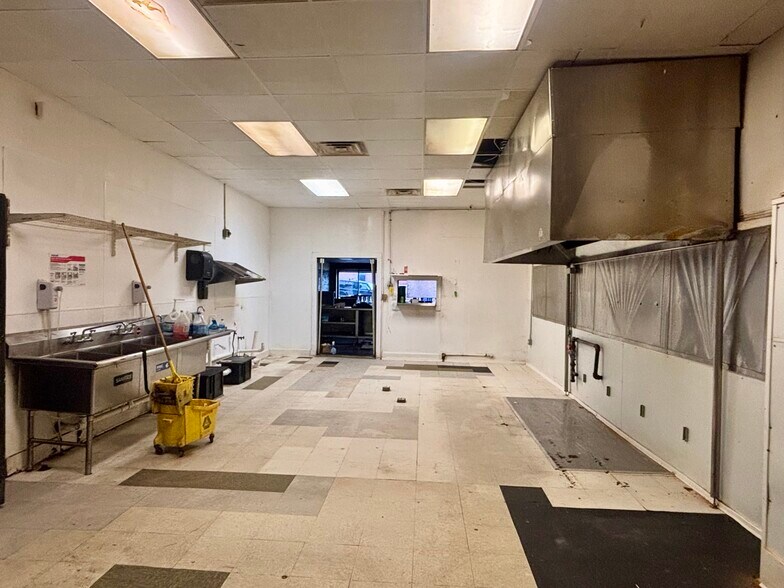 More Photos Of 124 Whitner St, Anderson Storefront Retail Office For Lease