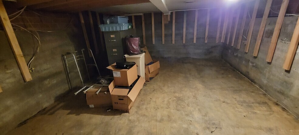 More Photos Of 413 W Main St, Wise Medical For Sale