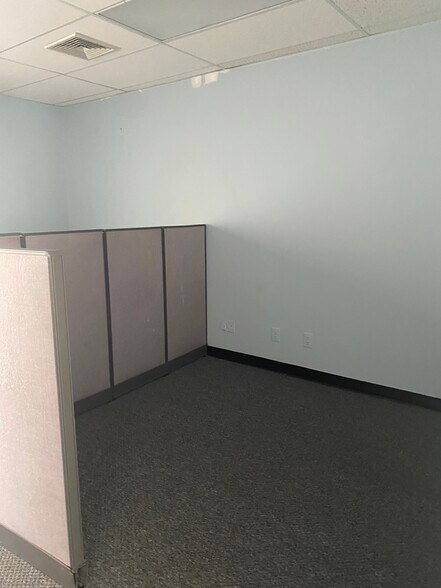 More Photos Of 22636 Glenn Dr, Sterling Medical For Lease