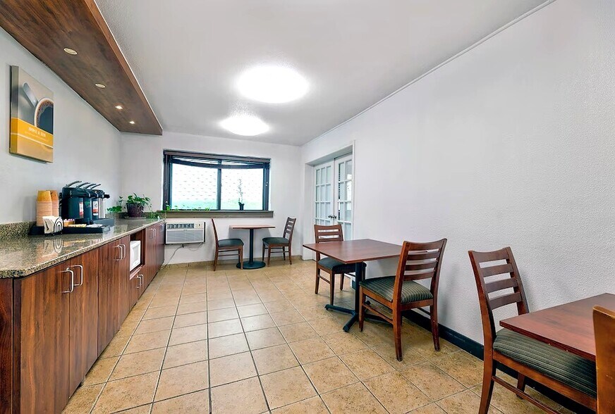 More Photos Of 616 33rd Ave SW, Cedar Rapids Hotel For Sale