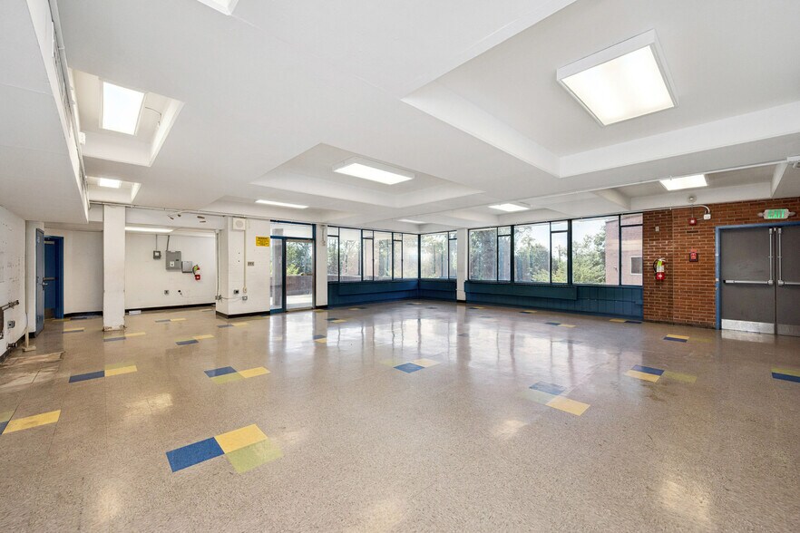 More Photos Of 3300 Henry Ave, Philadelphia Unknown For Lease