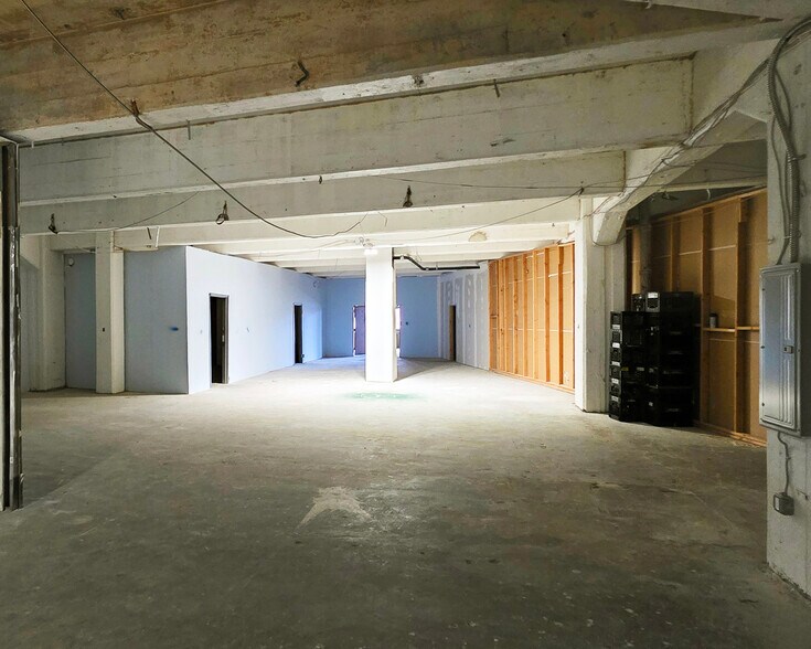 More Photos Of 667 N Broad St, Philadelphia Office For Sale