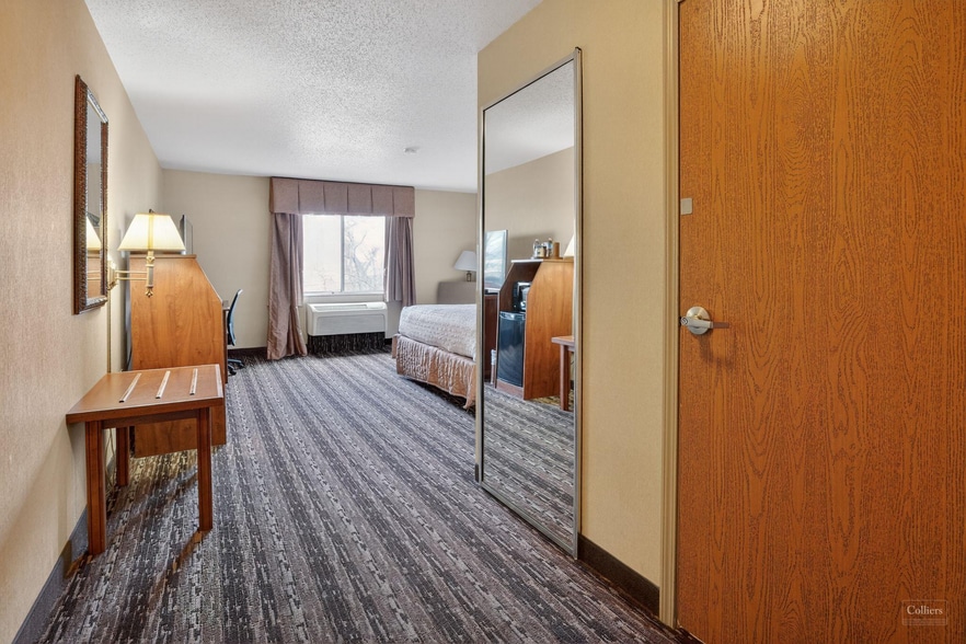 More Photos Of 202 Fairview Dr, Monaca Hotel For Sale