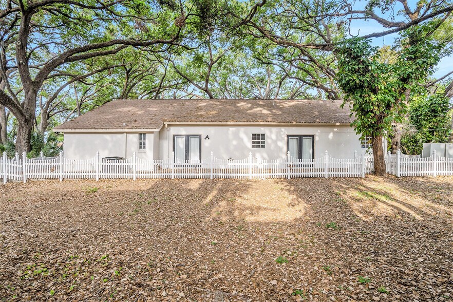 More Photos Of 329 Pauls Dr, Brandon Office Residential For Sale