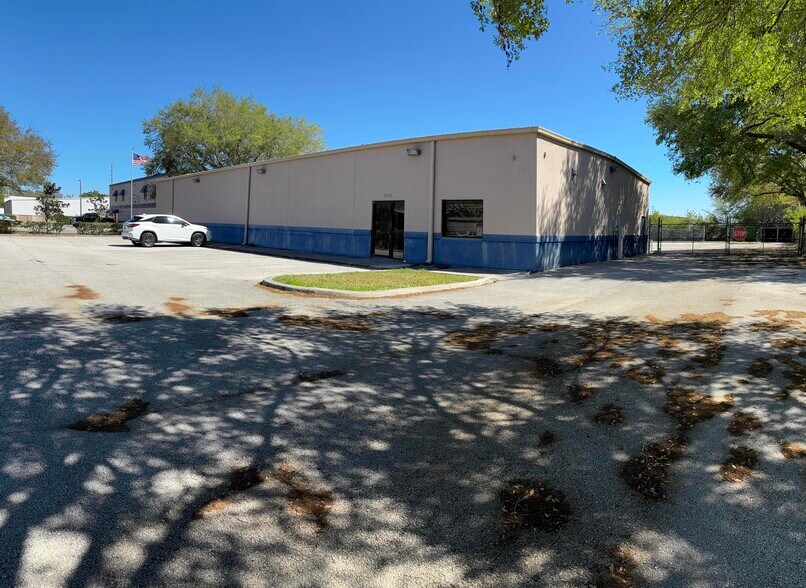 More Photos Of 2009 Jaffa Dr, Saint Cloud Warehouse For Lease