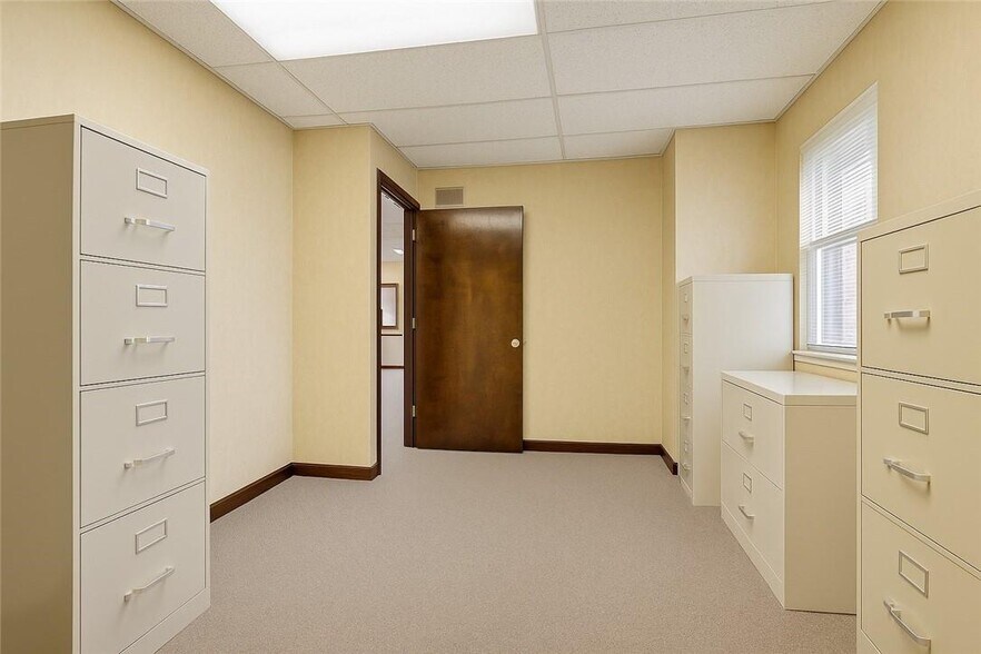 More Photos Of 29 E Beau St, Washington Medical For Sale