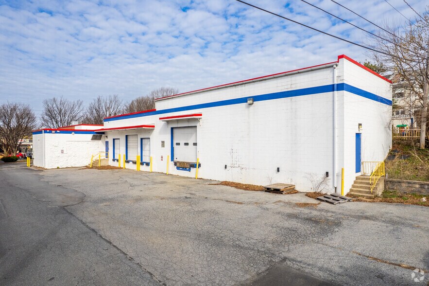 More Photos Of 826 Monocacy St, Bethlehem Showroom For Lease